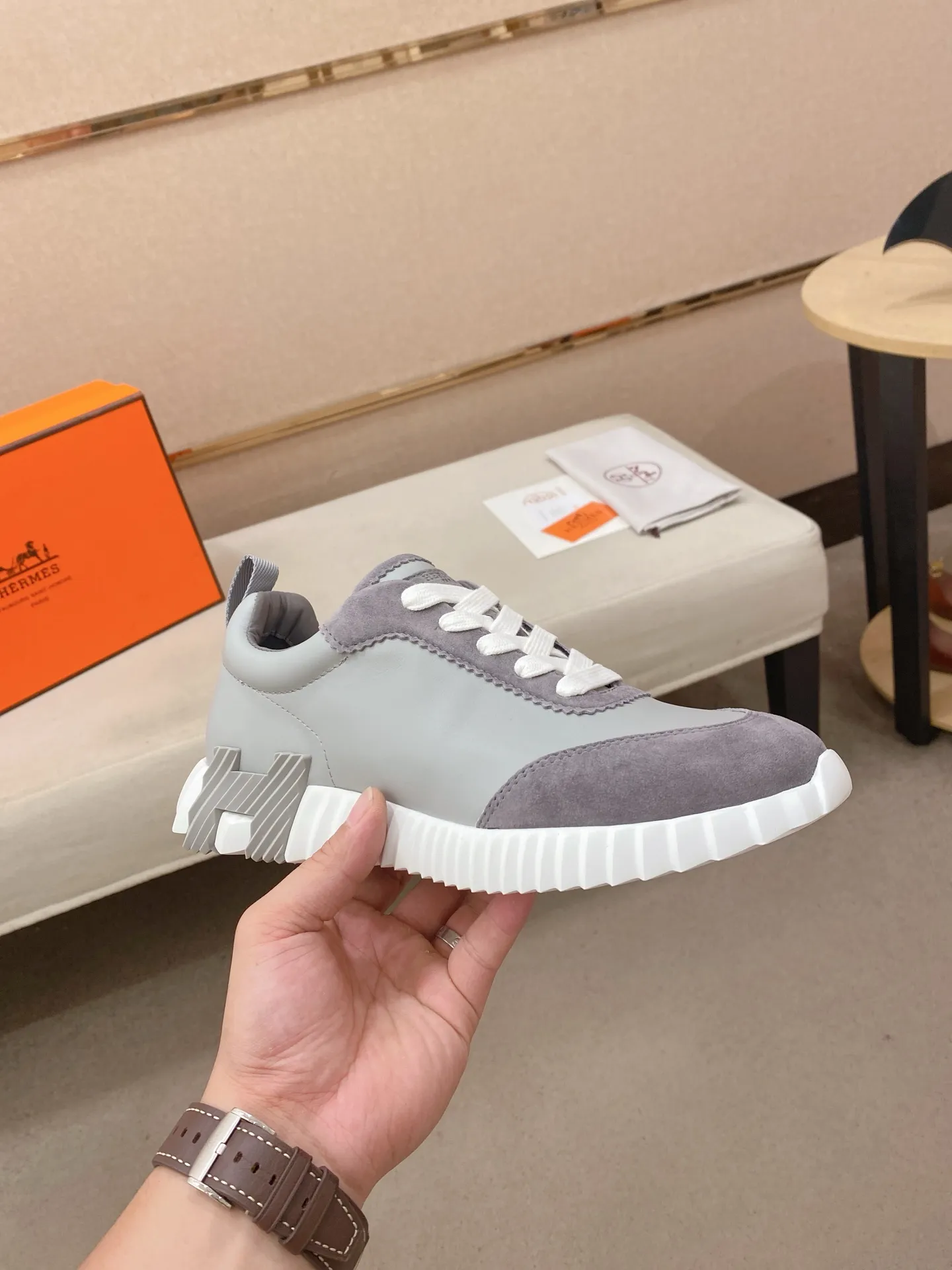 Men's clothing and shoes💰: 640💰《HERMES》【Classic Original Version】Hermès; Top 🔝 Purchasing Agency 🔍🔍Men's latest 🇺🇸 counters are on sale simultaneously, original imported from Italy ▲▲First-layer cowhide with suede cowhide ▲▲ (high-end and expensive Qi·Grade) Exquisite workmanship (Italian 🇮🇹Imported water-dyed 🐂cowhide lining) Sole: Original sole provided by the original factory, ⚠️Exclusive double-layer activity·TPR·Rubber·Combined molded outsole; Super·comfortable·wear-resistant·non-slip·environmental protection The real thing is more beautiful if you take the real thing (high quality, follow the order), you can enter and exit the counter at will * Code number: 39·40·41·42·43·44# (can be customized 38.45.46.)